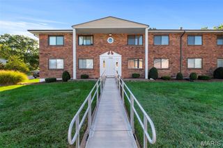 7904 Camelot 4, St Louis, MO 63123