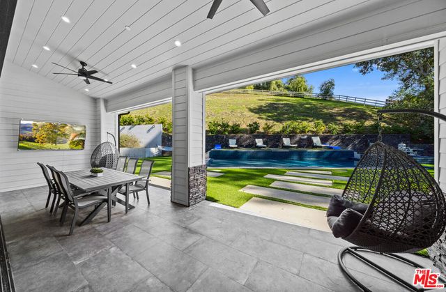 6006 Spring Valley Road, Hidden Hills, CA 91302