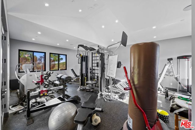 6006 Spring Valley Road, Hidden Hills, CA 91302