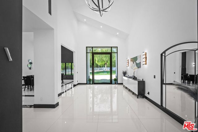 6006 Spring Valley Road, Hidden Hills, CA 91302