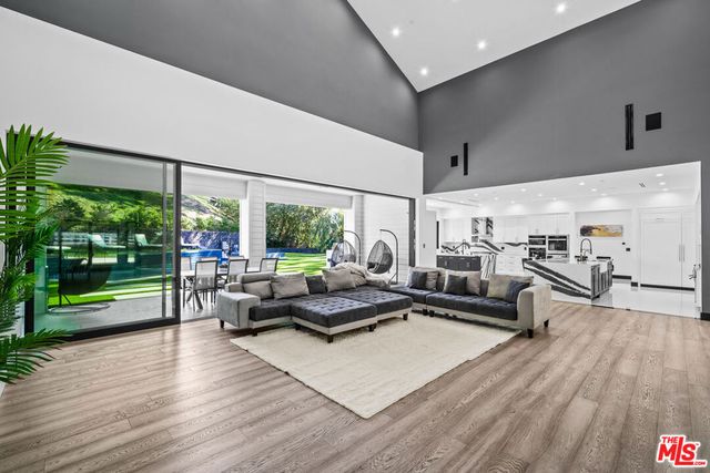 6006 Spring Valley Road, Hidden Hills, CA 91302