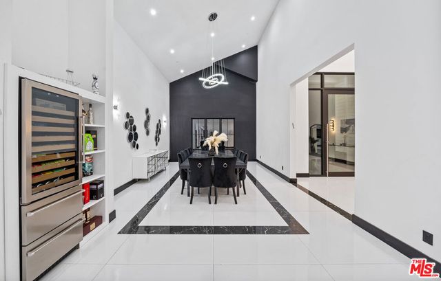 6006 Spring Valley Road, Hidden Hills, CA 91302