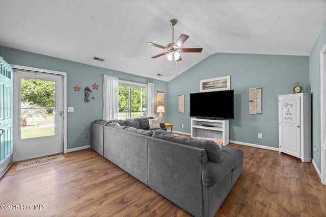 126 Ennett Lane, Sneads Ferry, NC 28460