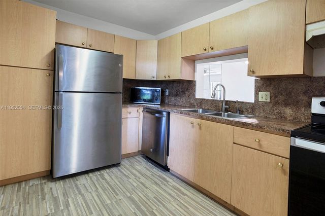 4151 NW 41st Street 301, Lauderdale Lakes, FL 33319
