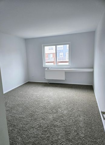 264 12th Street F, Wheeling, IL 60090