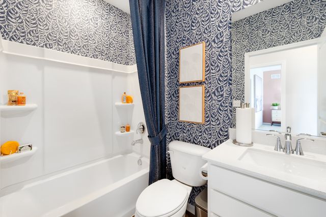 378 S Cottrell Lane, Aurora, IL 60506