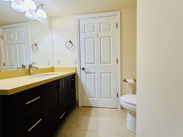 10560 NW 57th Ct, Coral Springs, FL 33076