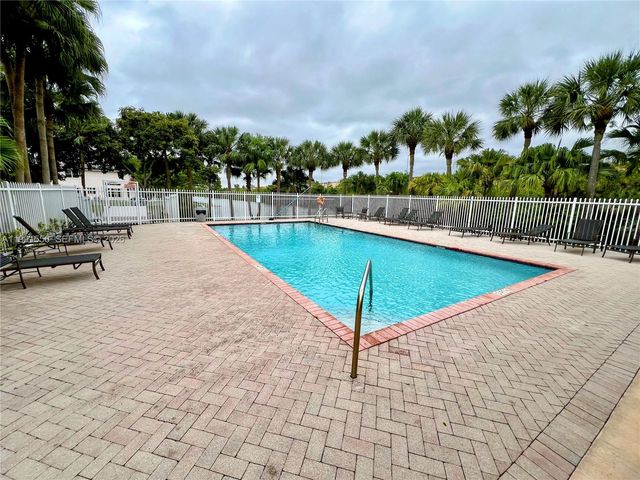 10560 NW 57th Ct, Coral Springs, FL 33076