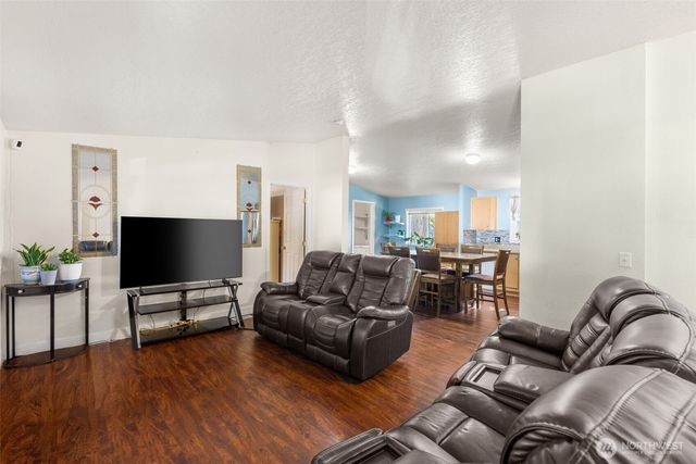 1024 Lincoln Avenue E, Tenino, WA 98589