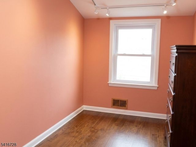 585 Mountainview Dr, North Plainfield Boro, NJ 07063