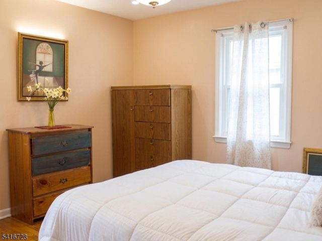 585 Mountainview Dr, North Plainfield Boro, NJ 07063