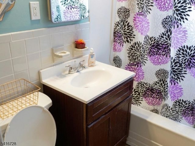 585 Mountainview Dr, North Plainfield Boro, NJ 07063