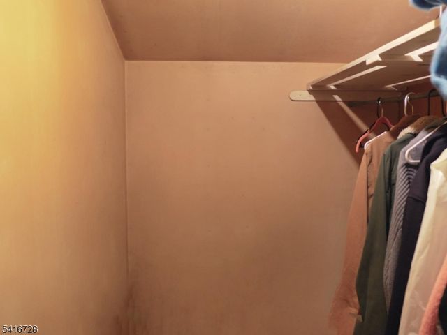 585 Mountainview Dr, North Plainfield Boro, NJ 07063