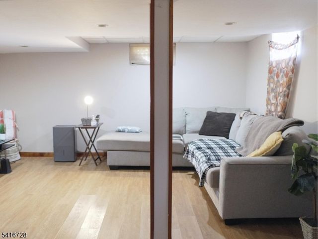 585 Mountainview Dr, North Plainfield Boro, NJ 07063