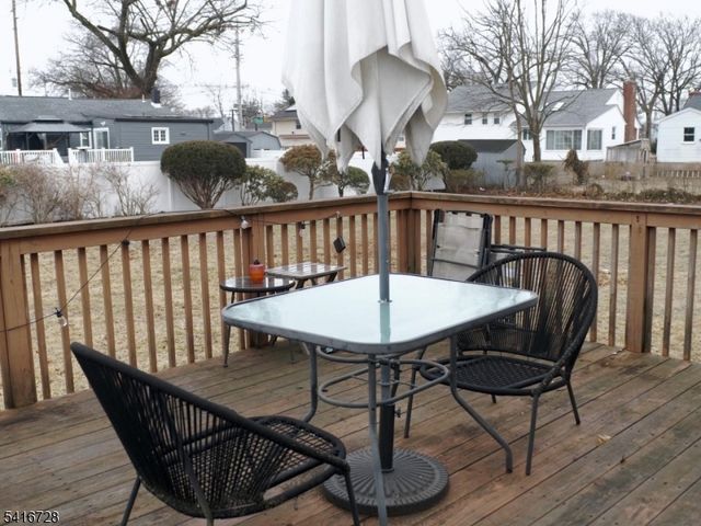 585 Mountainview Dr, North Plainfield Boro, NJ 07063