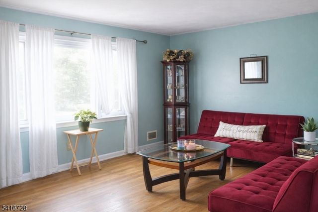 585 Mountainview Dr, North Plainfield Boro, NJ 07063