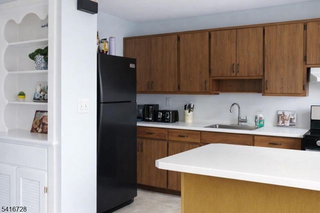 585 Mountainview Dr, North Plainfield Boro, NJ 07063