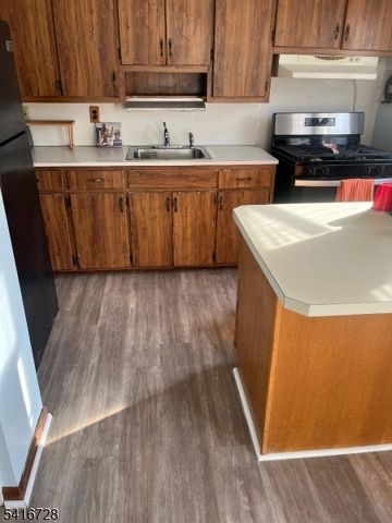 585 Mountainview Dr, North Plainfield Boro, NJ 07063