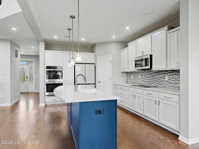 15802 Stonehouse Ct, Louisville, KY 40245