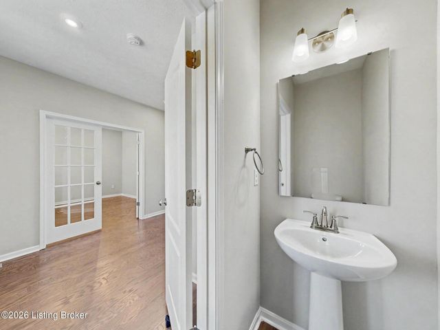 15802 Stonehouse Ct, Louisville, KY 40245