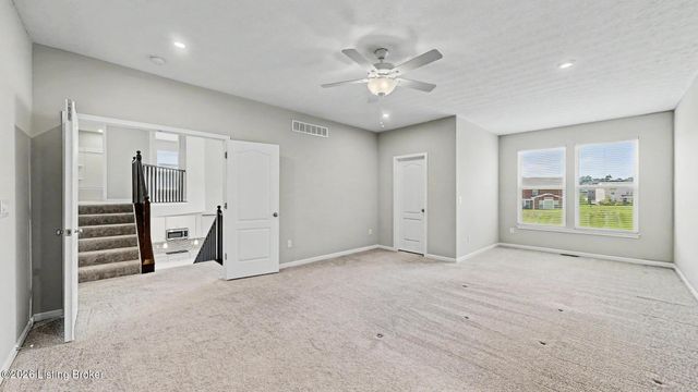 15802 Stonehouse Ct, Louisville, KY 40245