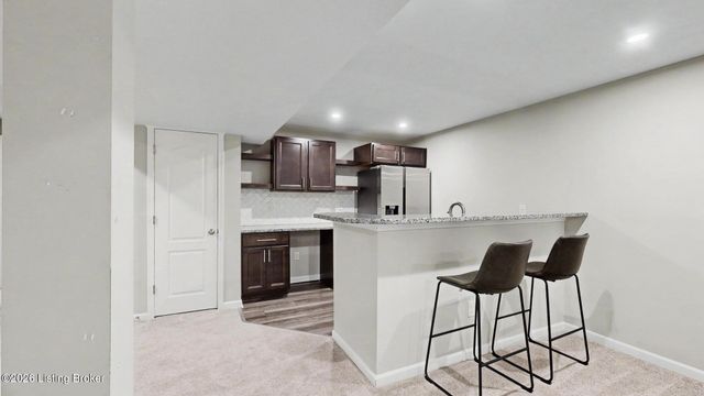 15802 Stonehouse Ct, Louisville, KY 40245