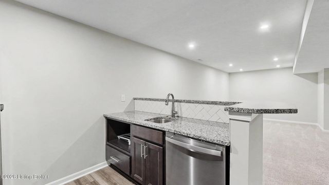 15802 Stonehouse Ct, Louisville, KY 40245