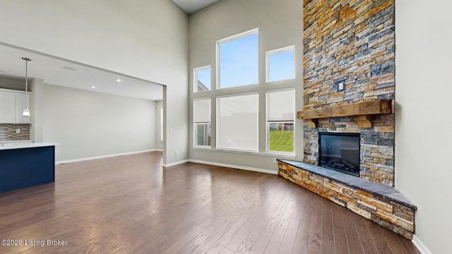 15802 Stonehouse Ct, Louisville, KY 40245