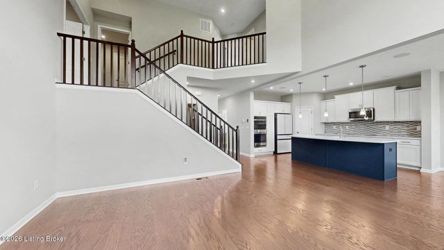 15802 Stonehouse Ct, Louisville, KY 40245