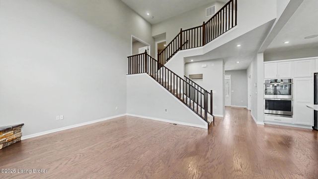 15802 Stonehouse Ct, Louisville, KY 40245