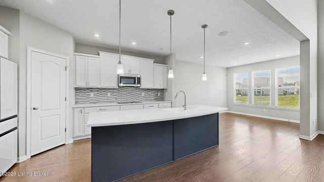15802 Stonehouse Ct, Louisville, KY 40245