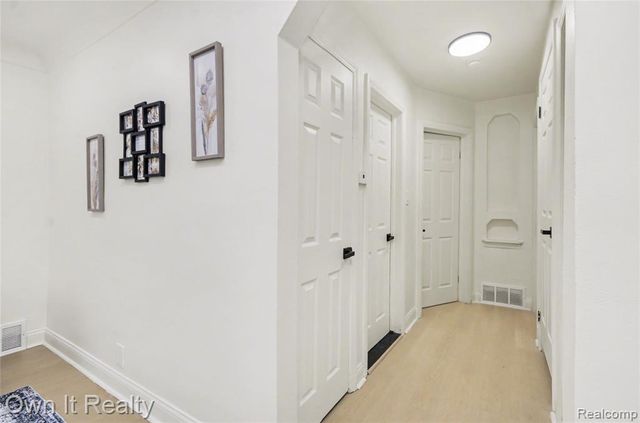 20190 Stansbury Street, Detroit, MI 48235