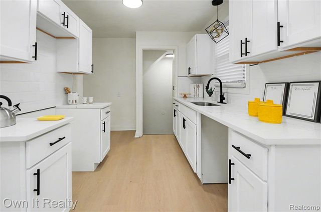 20190 Stansbury Street, Detroit, MI 48235