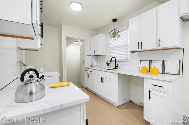 20190 Stansbury Street, Detroit, MI 48235