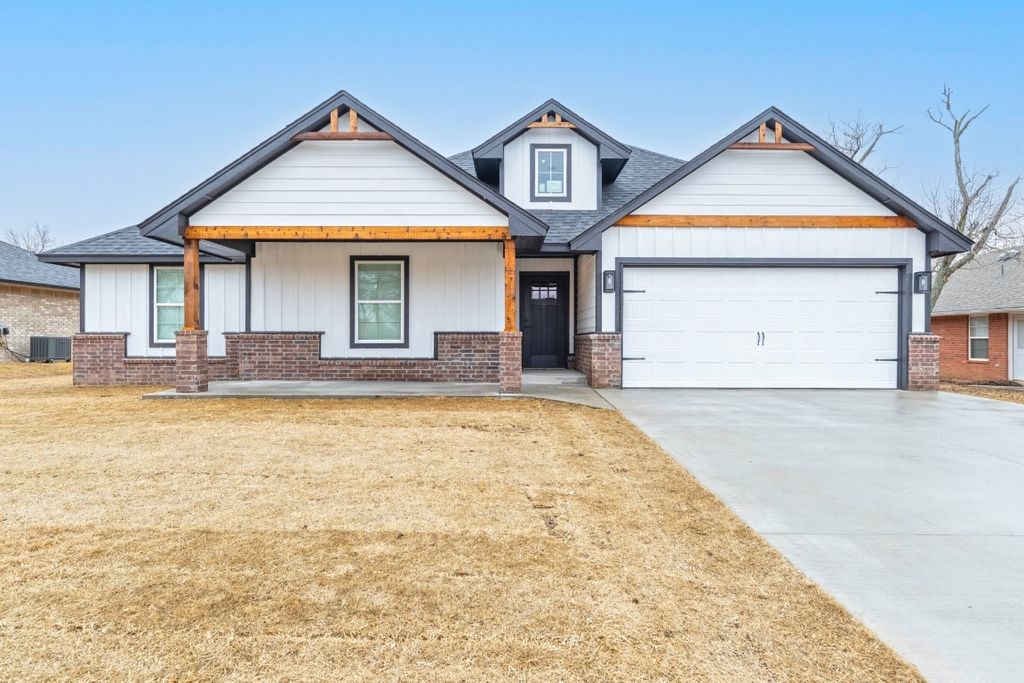 204 W Pine Street, Tuttle, OK 73089