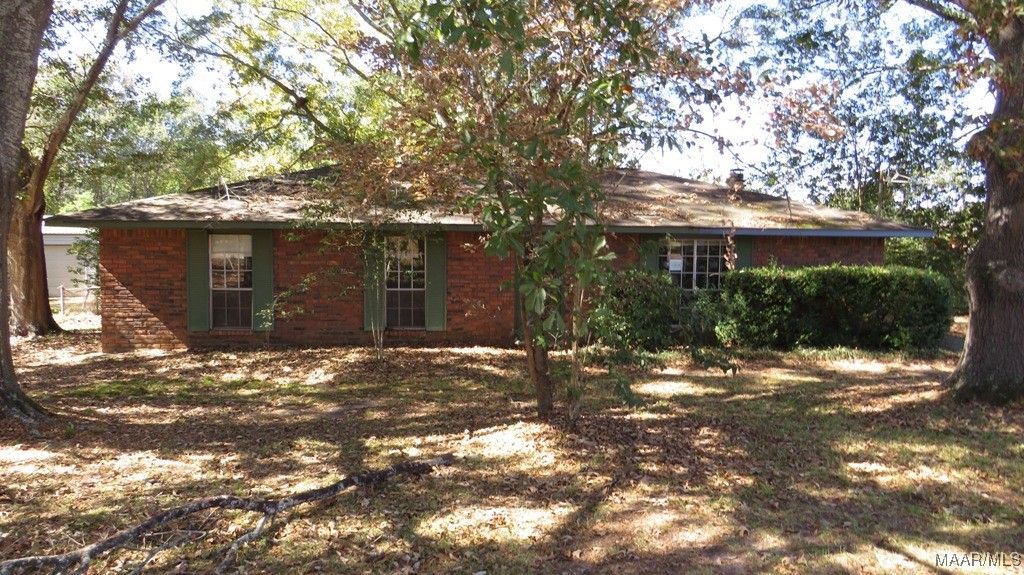 6835 SANDERS Drive, Elmore, AL 36025