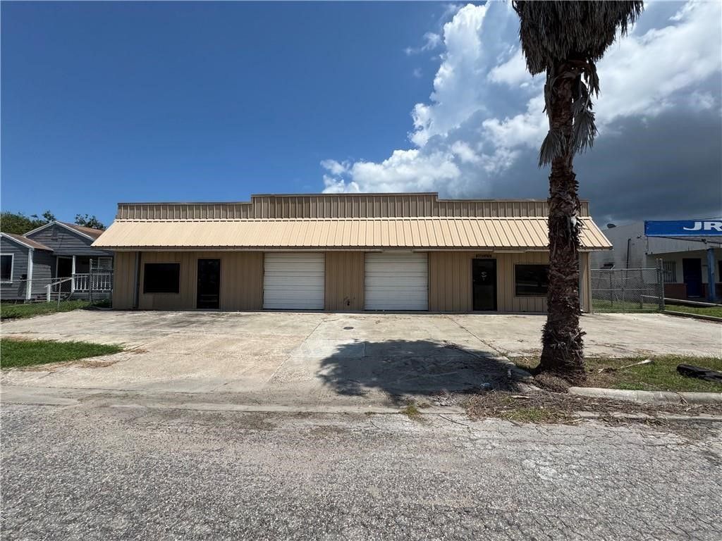 2828 Cleo St, Corpus Christi, TX 78405 — photo 2