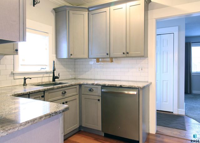 1302 S Dakota Ave Avenue, Sioux Falls, SD 57105