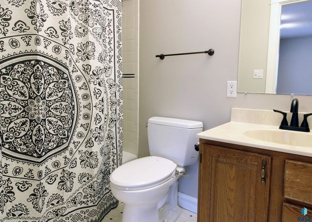 1302 S Dakota Ave Avenue, Sioux Falls, SD 57105