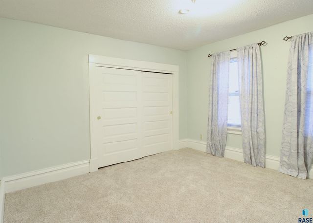 1302 S Dakota Ave Avenue, Sioux Falls, SD 57105