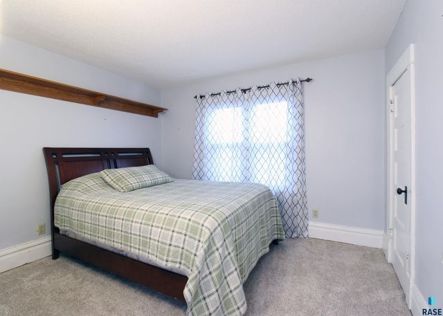 1302 S Dakota Ave Avenue, Sioux Falls, SD 57105