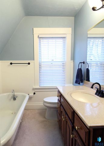 1302 S Dakota Ave Avenue, Sioux Falls, SD 57105