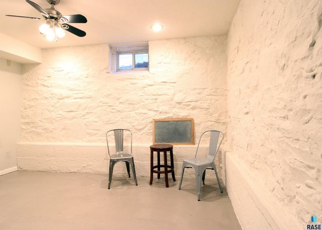 1302 S Dakota Ave Avenue, Sioux Falls, SD 57105