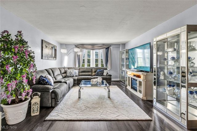 13800 Fairhill Road 520, Shaker Heights, OH 44120