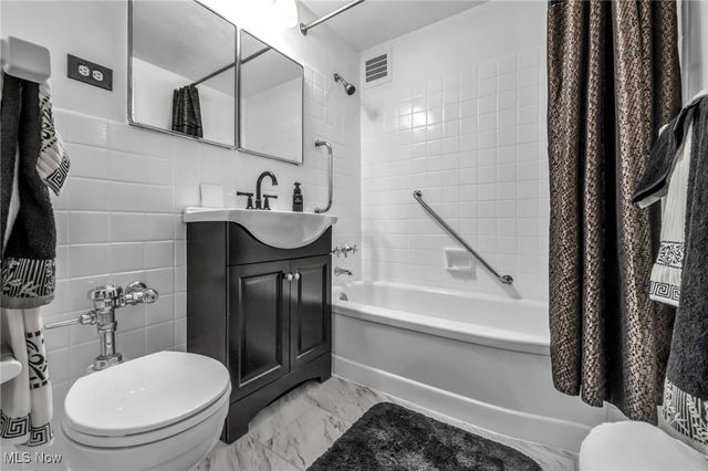 13800 Fairhill Road 520, Shaker Heights, OH 44120