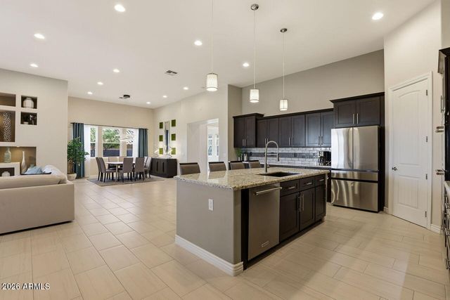 18278 W SANTA ALBERTA Lane, Goodyear, AZ 85338