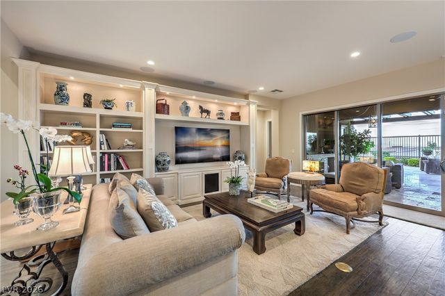 6842 Regency Crest Avenue, Las Vegas, NV 89148