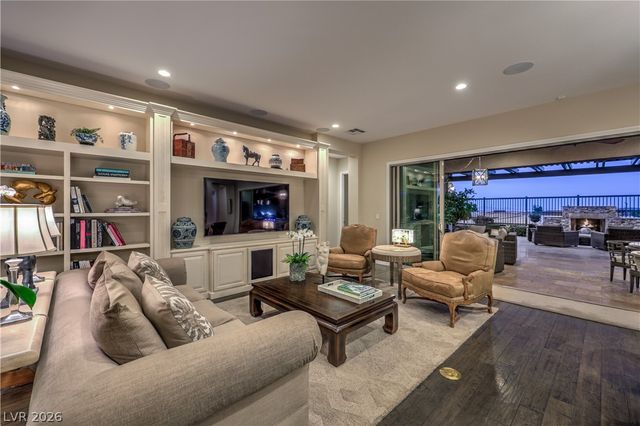 6842 Regency Crest Avenue, Las Vegas, NV 89148
