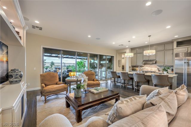 6842 Regency Crest Avenue, Las Vegas, NV 89148