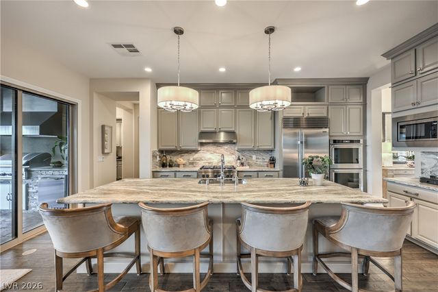 6842 Regency Crest Avenue, Las Vegas, NV 89148